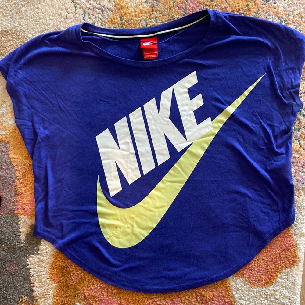 Nike swoosh tee